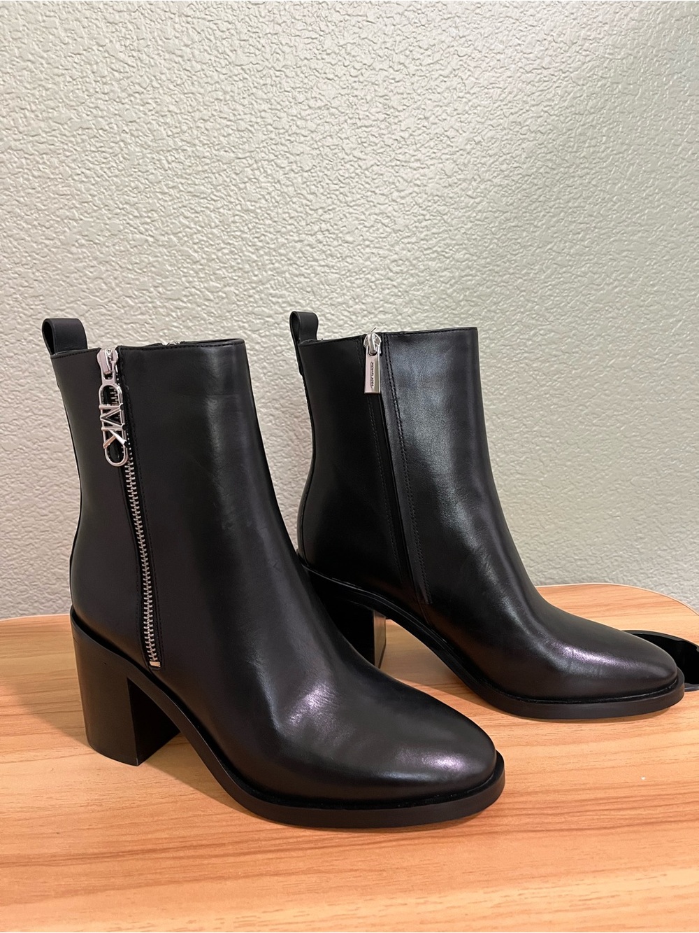 Michael Kors Booties - W7.5